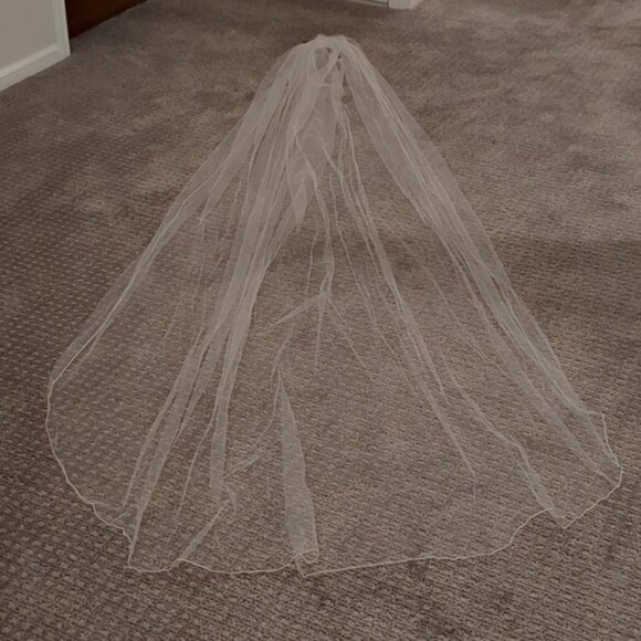 White Wedding Veil - 7' 6" - Picture 5 of 5